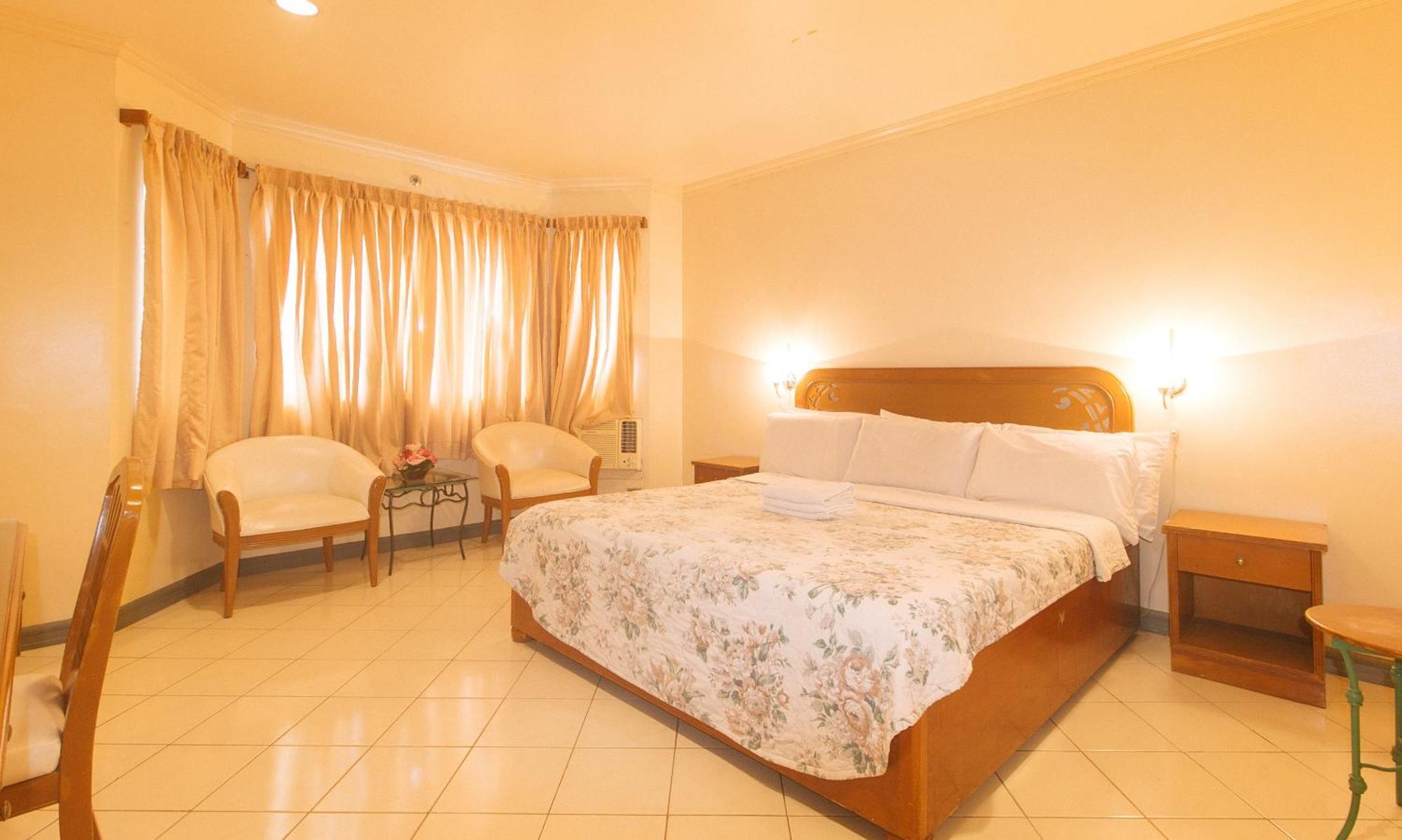 Royal Am Rei Hotel Bacolod Exterior foto